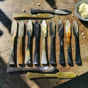 Cuchillo y espátula para mantequilla hechos a mano con cuerno de buey y vaca, de alto brillo, al mejor precio. - Product Image 6