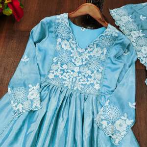 Conjuntos de diseñador para mujer, vestido de Chinon bordado con Pent y Dupatta, elegante atuendo de boda - Product Image 2