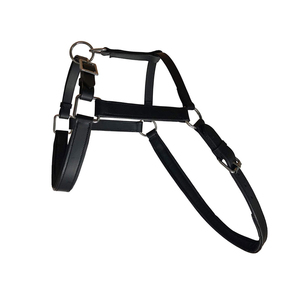 Harnais de cheval en cuir noir avec boucles réglables et anneaux métalliques pour usage équestre - Product Image 3