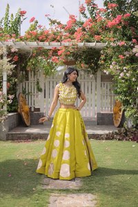 Lehenga Choli Moderno Estilo Navratri para Adultos, Corte en A, Largo hasta el Suelo, con Trabajo Elaborado y Espejos Reales - Product Image 3
