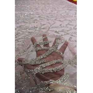 Tissu en dentelle de tulle perlé à la main sur mesure, style français luxueux, élégant et exquis, broderie perlée pour robes de mariée - Product Image 1