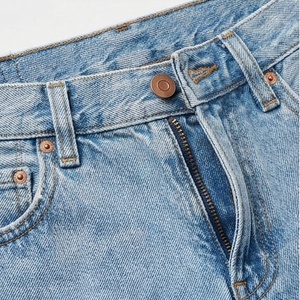 Shorts de Mezclilla Casuales Premium para Mujer, Estilo Boyfriend Desgastado y Roto, para Verano, Ajuste Cómodo, Color Personalizado - Product Image 4