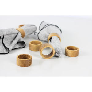Anillo decorativo de madera para servilletas, diseñado para complementar las servilletas de lino y realzar la elegancia general de la presentación de la cena. - Product Image 4