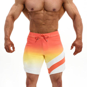 Shorts de bain pour hommes personnalisés en polyester, séchage rapide, cordon de serrage élastique, imprimé, légers, fabrication OEM - Product Image 4