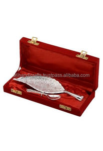 Ensemble de supports pour bouteilles de vin en laiton plaqué argent gravé sur mesure, manchons rafraîchissants en métal pour articles de bar d'hôtel de luxe et cadeaux d'entreprise - Product Image 4