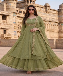 ชุดเลเฮนกาปักลายดิ้นไหมวิชิตร้าสุดหรู พร้อมผ้าคลุมไหล่ สำหรับงานเทศกาล ราคาขายส่ง เสื้อผ้าชาติพันธุ์ สีพิสตา - Product Image 3