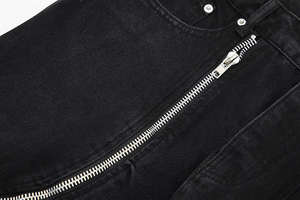 Jean en denim noir délavé style dernière tendance avec fermeture éclair, personnalisable OEM, streetwear, lavable, par GHULAM GOODS SPORTS - Product Image 4