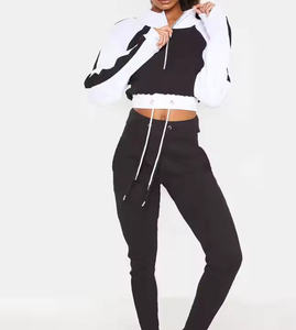 Sweat à capuche en coton uni 400 GSM pour femme, coupe courte à épaules tombantes, sans cordon de serrage, personnalisable, vente en gros pour l'hiver - Product Image 3