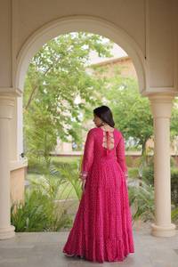 Robe Anarkali traditionnelle pour femmes, longue, rose, imprimé Bandhani, patchwork Kutchi, coupe ample, robe de festival indienne Navratri - Product Image 3
