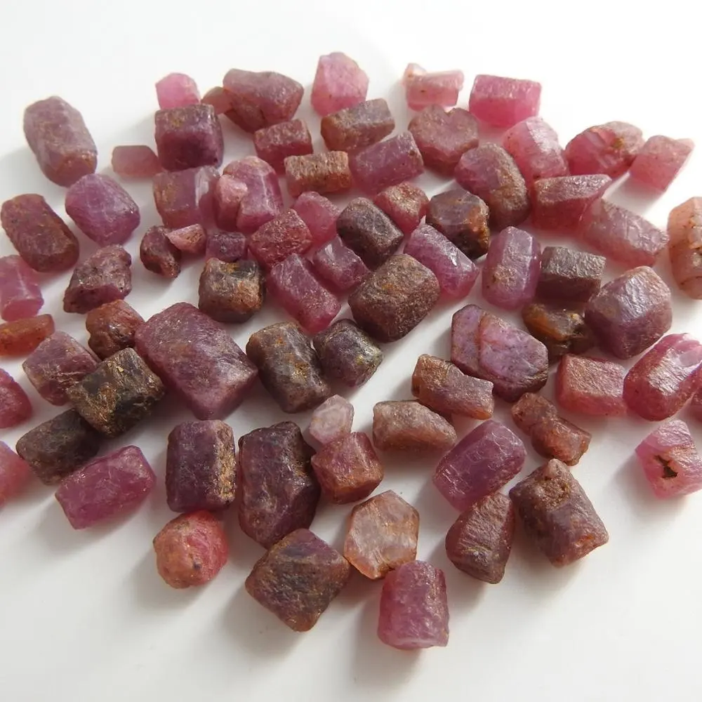 Minéraux en cristal naturel indien, rubis, pointe de guérison rugueuse
