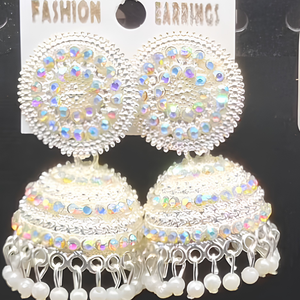 Boucles d'oreilles Jhumka circulaires en cristal AB plaqué argent indien avec perles blanches, bijoux ethniques, lot en gros - Product Image 1