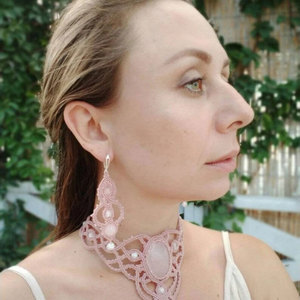 Pendientes Colgantes de Macramé con Hematita Hechos a Mano, Piedra Gris, Cordón Beige y Negro, Joyería Artesanal Bohemia para Mujer - Product Image 2