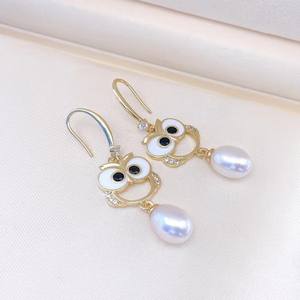 Pendientes Colgantes de Búho de Dibujos Animados con Perla de Agua Dulce de 7-8 mm e Incrustaciones de Piedras Blancas, Pendientes de Gancho Lindos y Modernos - Product Image 2