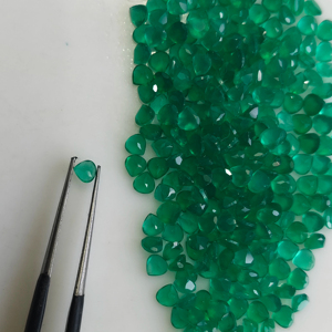 พลอยออนิกซ์สีเขียวธรรมชาติ 3 มม. รูปหัวใจ คุณภาพดีที่สุด พลอยเม็ดเดี่ยวสำหรับทำเครื่องประดับ ผลิตภัณฑ์จากเรดเมาน์เทน เจมส์ - Product Image 3