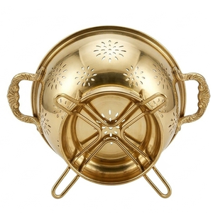 Utensilios de cocina: Colador dorado con asas para pasta y verduras, coladores y escurridores - Product Image 3