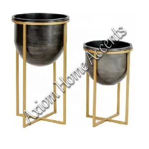 Pot de fleurs minimaliste moderne pour une utilisation en intérieur et en extérieur, décoration de jardin élégante pour les petits espaces par Axiom Home Accents - Product Image 5