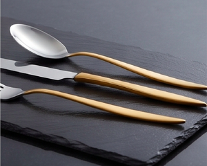 Ensemble de couverts élégants en acier inoxydable avec poignée dorée, compatibles lave-vaisselle, pour mariage et usage de table - Product Image 2