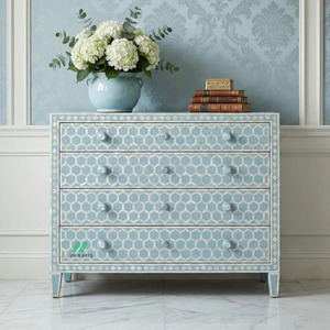 Cómoda de 4 cajones geométrica azul y blanca, hecha a mano, de madera, para dormitorio, diseño transicional, mesita de noche con cajones. - Product Image 1