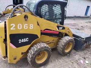 Chargeuse sur pneus miniature Caterpillar CAT246, poids opérationnel de 3 tonnes, godet de 0,35 m³ - Product Image 5