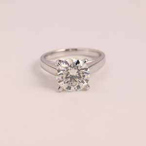 Bague solitaire de promesse en diamant rond de 2,02 carats, cultivé en laboratoire, scintillant, pour femme, en or blanc 14 carats, cadeau de mariage pour la mariée - Product Image 1