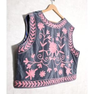 Chaleco Corto de Terciopelo Suzani para Mujer, Hecho a Mano, Bordado, Estilo Bohemio, Ecológico, Transpirable, Diseño de Diseñador, Ropa para Festivales - Product Image 2