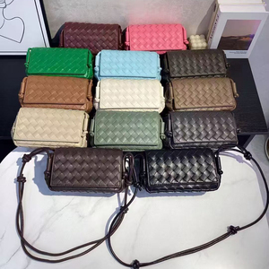 กระเป๋าหนังสีเบจแบบสะพายข้างลายเพชรเย็บติดกัน กระเป๋าสะพายข้างแฟชั่นสำหรับผู้หญิงสำหรับใช้ในชีวิตประจำวัน - Product Image 5