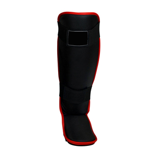 Protège-tibias légers en néoprène avec fermeture auto-agrippante pour adultes – Protection de base pour l'entraînement – Noir avec bordure rouge - Product Image 6