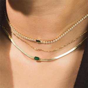 Delicado Collar de Cadena de Oro con Cristal de Corte Esmeralda y Diamantes CZ de Lujo para Mujer - Product Image 1