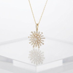 Collier en or massif 14 carats avec diamants uniques et raffinés, collier ras du cou en forme de soleil avec diamants baguette et ronds de 0,90 ct au total - Product Image 2