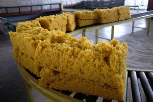 High Quality NGOC CHAU SVR3L Natural <b>Rubber</b> Molding Grade <b>Raw</b> <b>Material</b> Lovibond 4.0-5.0 Color Loose Bales for Export - Product Image 5