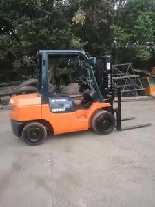 Excelente Rendimiento para Construcción, Montacargas Mecánico Usado Toyota FD30 de 3, 5 y 7 Toneladas con Desplazador Lateral en Buenas Condiciones - Product Image 3