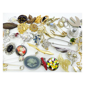 Magnífico Juego Surtido de 50 Broches de Moda Unisex de Segunda Mano para Trajes, de Calidad Superior y Precios Vantajosos - Product Image 1