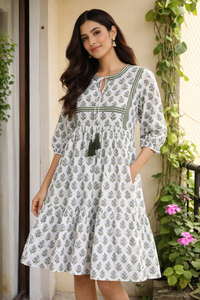 Vestido midi de algodón estampado de alta calidad para mujer, estilo bohemio, informal, holgado, con cuello redondo, detalle de borlas, vestido étnico de verano para uso diario. - Product Image 2