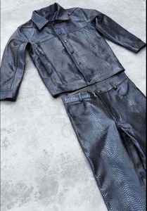 Conjunto de 2 piezas de chándal de cuero de diseñador para hombre, chaqueta y pantalón de piel de cordero italiana premium de corte ajustado. - Product Image 6