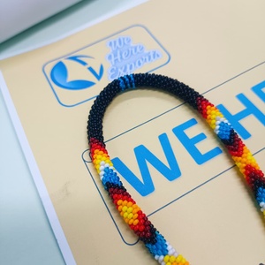 WE HERE EXPORTS Porte-clés de poignet tendance pour femme, fait main, avec perles de rocaille, pierres imitation perle et éléments à insérer pour ongles, cadeau bleu - Product Image 3