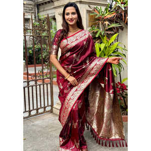 ผ้าไหมบาแนราซีสีแดงเลือดหมู ทอแบบจาล ผ้าไหมเนื้อนุ่ม ประดับด้วยดิ้นทอง ผ้าคลุมไหล่หรูหราแบบอินเดีย - Product Image 4