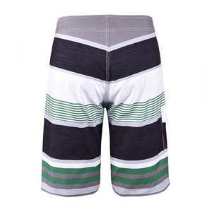 Pantalones cortos sublimados con diseños frescos y material transpirable que combina estilo y comodidad. - Product Image 2