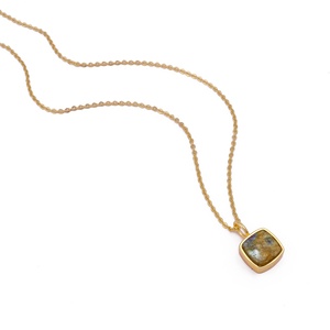 Collier de Labradorite brute plaqué or pendentif pierre de naissance à la mode brin en laiton lunette réglage plaqué or-vente en gros brute - Product Image 2