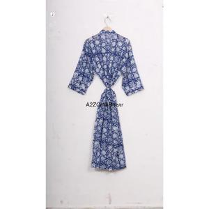 Bata de mujer de lujo hecha a mano con cuello en V, estampado floral, manga larga tres cuartos, 100% algodón, suave, transpirable y de secado rápido. - Product Image 1