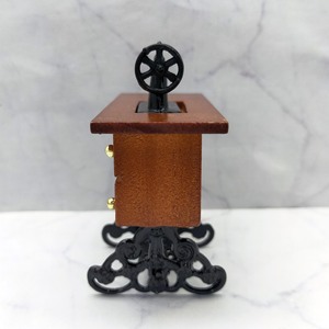 <b>Mini</b> Vintage Sewing Machine Model Dollhouse Decoration Miniature <b>Desk</b> Ornament Retro Craft Display for age 14+ - Product Image 5