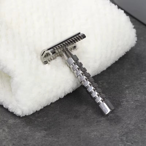 Maquinilla de Afeitar Profesional de Seguridad con Cuchilla de Acero Inoxidable Reutilizable para Hombres, Depilación con Diseño Único y Personalizado - Product Image 4