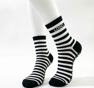 Calcetines de Pilates Personalizados Antideslizantes para Yoga, Ballet y Barre, Calcetines Deportivos Gruesos de Punto con Rayas para Mujer, Ideales para Estudios - Product Image 2