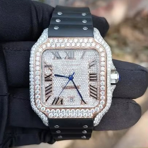 Reloj Cuadrado de Lujo en Oro Rosa de Dos Tonos, Completamente Adornado con Diamantes Moissanite, Esfera con Números Romanos, Correa de Goma Negra - Product Image 1