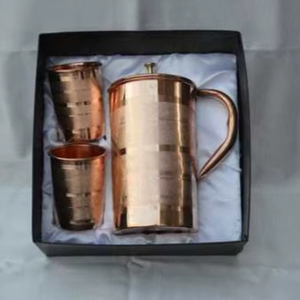 Ensemble de carafes en cuivre avec design à bord lisse, poignée sûre, ensemble de service d'eau en métal avec verres, durable, réutilisable, vaisselle de cuisine et de salle à manger - Product Image 1