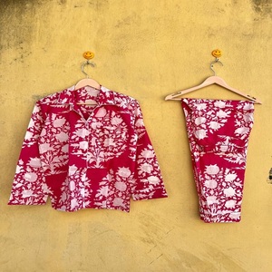 Conjunto de Pijama Casual de Algodón con Estampado Floral para Mujer, Manga Tres Cuartos, Cuello Camisero, Ropa de Dormir Informal, Cintura Media, Largo hasta la Rodilla - Product Image 1