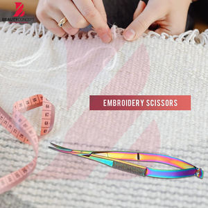 Ciseaux de beauté à ressort légers et durables en acier inoxydable à lame courbée de 4,5 pouces, couleur arc-en-ciel, avec logo personnalisé, fabriqués au Pakistan - Product Image 4