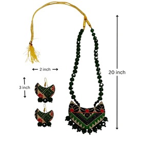 Conjunto de collar de seda Muga verde de Assam de lujo, el más vendido, con patrón tribal inspirado en la herencia étnica, disponible para la venta. - Product Image 5