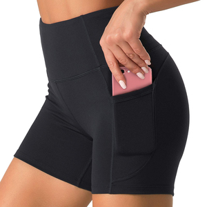 Pantalones cortos de yoga con spandex flexible para mujer - Product Image 1