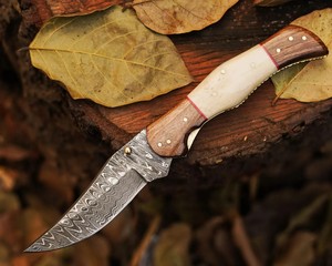 Cuchillo Plegable de Acero de Damasco con Bloqueo Interno, Mango de Hueso y Madera, Funda de Cuero, Cuchillo de Bolsillo EDC para Caza y Camping, Personalizado OEM - Product Image 1