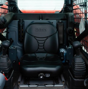 Chargeuse compacte sur pneus Kubota SSV75, 74 CV, moteur diesel, machine de construction compacte avec godet de 0,60 m³ - Product Image 3